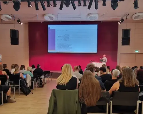 Vista general de la sala de la conferencia final del proyecto Diverse Courses.